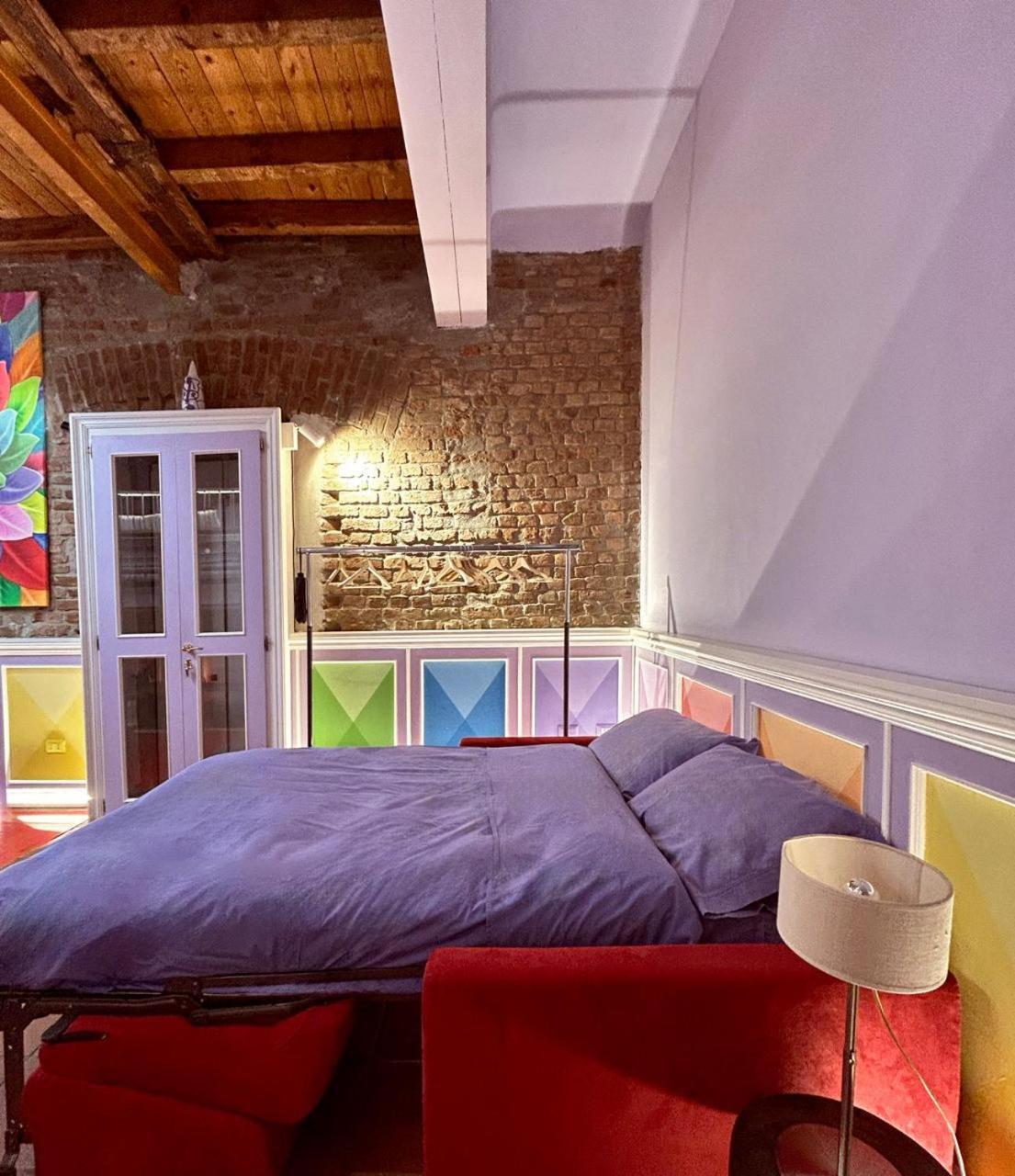With Terrace And Loft With Garden In Naviglio Pavese Pensión